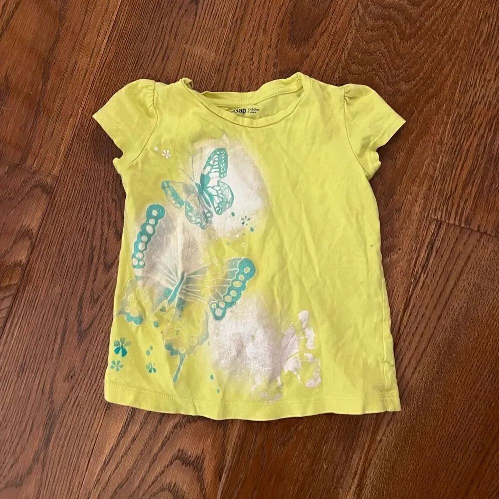 Beautiful glittery butterfly size 2T baby Gap t shirt